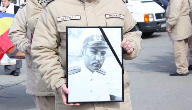 Comandorul Hosciuc, condus pe ultimul drum cu onoruri militare - onor3-1331291573.jpg
