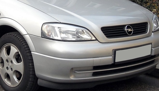 Două autoturisme cu documente false, descoperite la Vama Veche - opelastra-1394618915.jpg