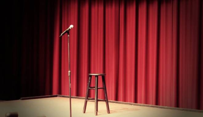Stand-up comedy, la Club Phoenix - openmiclevi-1432074116.jpg