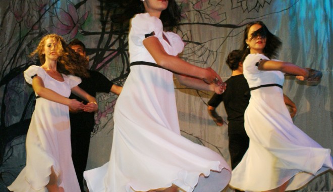 O bucățică din rai, pe scena Casei de Cultură - operacomicapentrucopii-1323374018.jpg