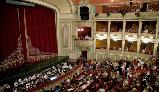 Veteranii Armatei, invitați la operă - operanationalabucuresti-1449833437.jpg