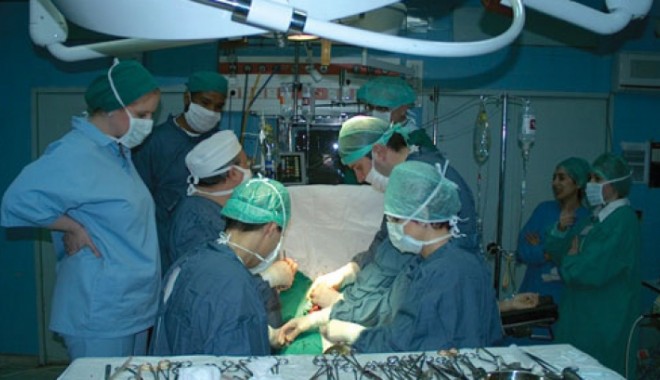 Medicii din Belgia i-au făcut un chiuretaj, în loc să o opereze la mână! - operat47771700-1351240573.jpg
