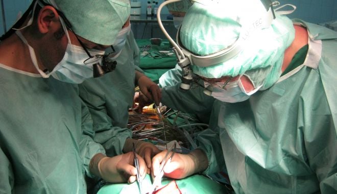 O femeie grav bolnavă a primit o valvă cardiacă nouă - operatie-1549184084.jpg