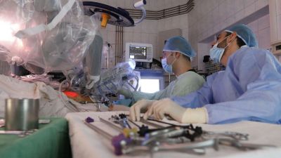 Premieră: operații laparoscopice, asistate robotic, la noi în țară - operatiebun-1487086890.jpg