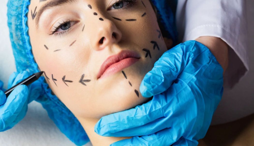 Şi-au făcut operaţii estetice la o clinică şi n-au mai plătit. Poliţia a venit cu 
