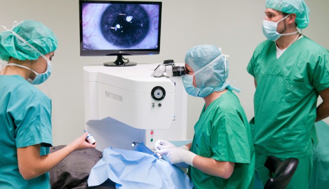 Operații cu laser, cu aparatură de top, pentru cei cu deficiențe de vedere - operatiiculaser-1387218943.jpg