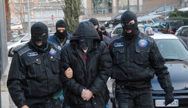 Operațiune în forță, în Italia,  contra mafiei calabreze Ndrangheta.  1.000 de carabinieri, în acțiune - operatiuneamplaitalia-1499173392.jpg