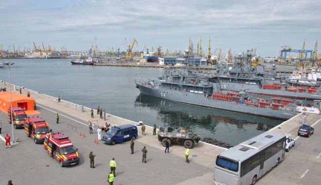 Operațiune de anvergură  în portul Constanța: zeci  de refugiați salvați de militari - operatiunedeanverguraport1-1432737783.jpg