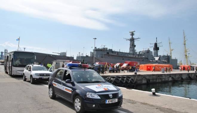 Operațiune de anvergură  în portul Constanța: zeci  de refugiați salvați de militari - operatiunedeanverguraport14-1432737857.jpg