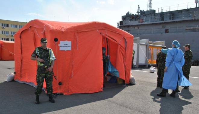 Operațiune de anvergură  în portul Constanța: zeci  de refugiați salvați de militari - operatiunedeanverguraport4-1432737887.jpg