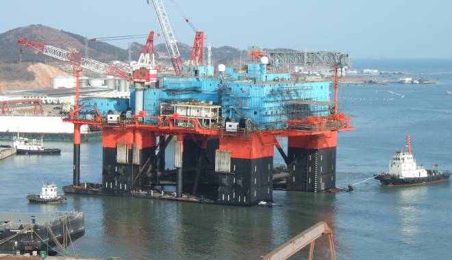 O platformă petrolieră s-a desprins din remorcă în Marea Nordului - oplatformapetroliera-1451991850.jpg