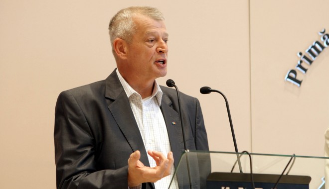 Sorin Oprescu și-a depus candidatura pentru un nou mandat la Primăria Generală, susținut de USL - oprescu-1335689286.jpg
