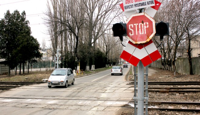 Opriți la barieră, la trecerile la nivel cu calea ferată? - opritilabarieralatrecerilelanive-1396194893.jpg