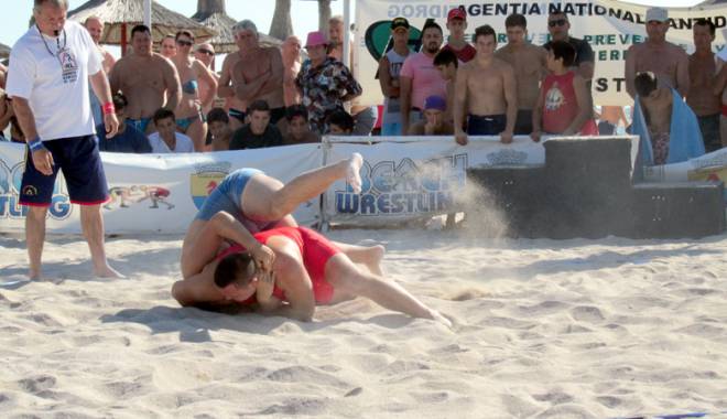Opt constănțeni intră în bătălia pentru podium la Mondialele de lupte pe plajă - optlupteplaja-1433875617.jpg