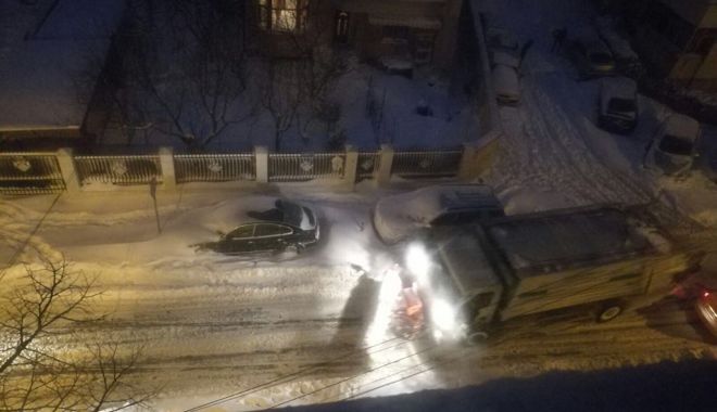 Constanța sub nămeți! Utilajele acționează în continuu pentru degajarea zăpezii - ora191-1519892453.jpg