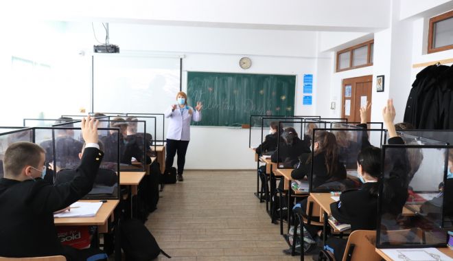 Oră de cultură și civilizație anglofonă, la Colegiul Militar „Alexandru Ioan Cuza” - oradecultura1-1613412343.jpg