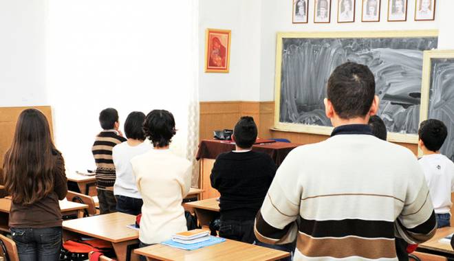 Ce se întâmplă cu elevii care  nu mai vor să facă ora de Religie - oradereligie-1425832041.jpg