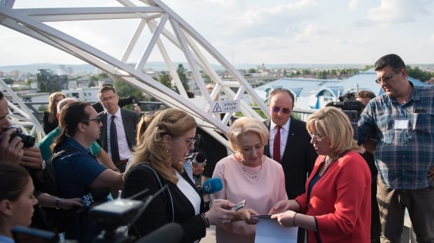 Dăncilă: Anul acesta noi trebuie să terminăm 100 km de autostradă. Dacă nu-i avem, șeful CNAIR pleacă acasă - originalbrf399014842200-1544342879.jpg