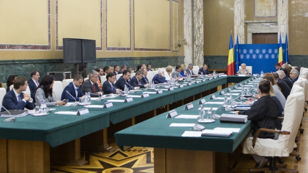 Remaniere în Guvernul Dăncilă. Doi miniștri pleacă din Palatul Victoria, al treilea își pregătește bagajele - originalimg685934841600-1554451327.jpg