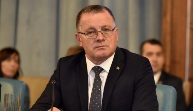 Adrian Oros anunță astăzi măsurile privind relansarea economică în agricultură - oros-1590389061.jpg
