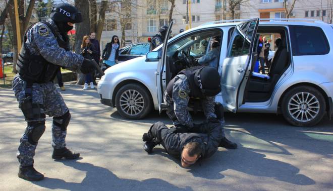 Sute de infractori, în vizorul Poliției - ostaticeliberat111427312686-1427629752.jpg