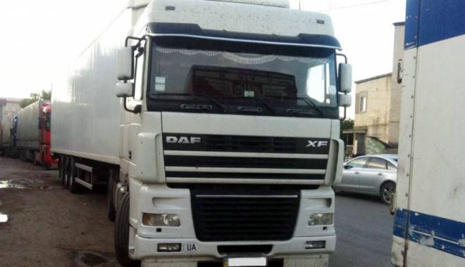 O sută de TIR-uri rusești, blocate în Ucraina - osutadetiruri-1453302544.jpg