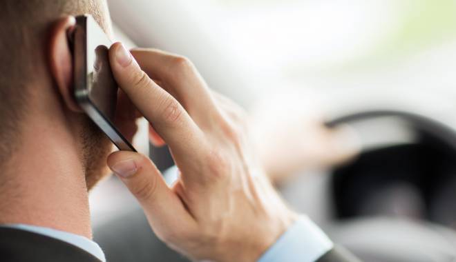 Caz halucinant la Constanța! A anunțat că și-a ucis fiul, doar ca să nu meargă la serviciu - otalkingoncellphonefacebook-1444650895.jpg