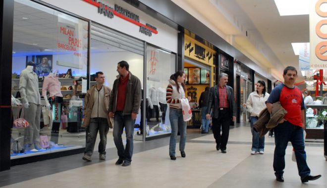 O tânără și-a luat o geacă de 1.000 de lei și a 