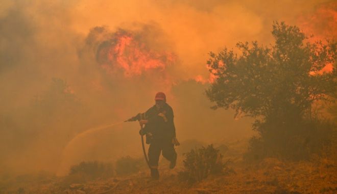 Operaţiune de salvare în Grecia! Turiști blocaţi în hoteluri, din cauza incendiilor - otfkodljmthjnda0mzlkngeyytazntaw-1690047243.jpg