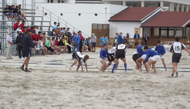 CS Cleopatra s-a impus în derby-ul cu Școala nr. 8 - ovalbeachrugby7-1309207344.jpg