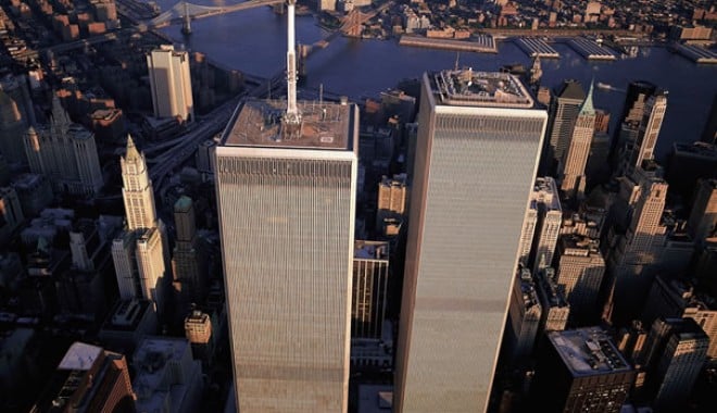 VIDEO: IMAGINI RARE de la atentatele World Trade Center: Eforturile disperate ale unui bărbat care încearcă să își salveze viața - overviewofworldtradecenter-1351070604.jpg