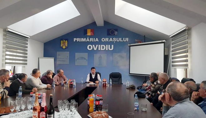 Primarul George Scupra, alături de seniorii din Ovidiu - ovidiu-1513356331.jpg