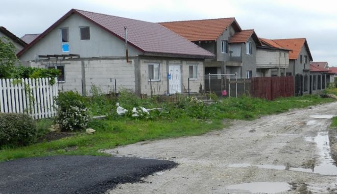 Au început lucrările de asfaltare în cartierul Sat Vacanță din orașul Ovidiu