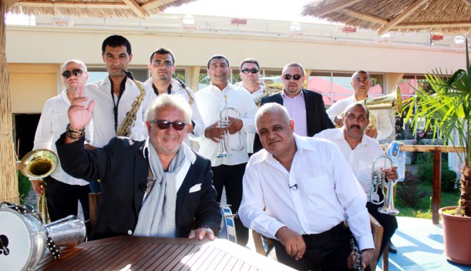 Ovidiu Lipan Țăndărică și Fanfara 10 Prăjini, la Hotel Palm Beach din Mamaia - ovidiulipantarafulzeceprajini7-1374410896.jpg