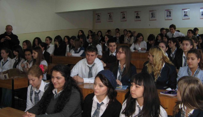 Ce isprăvi au făcut voluntarii de la Liceul 