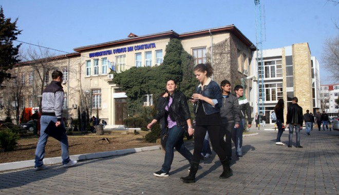 Activități la American Corner - ovidius-1358263368.jpg