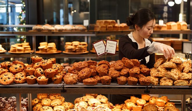Un magazin a vândut din greşeală produse de patiserie din plastic