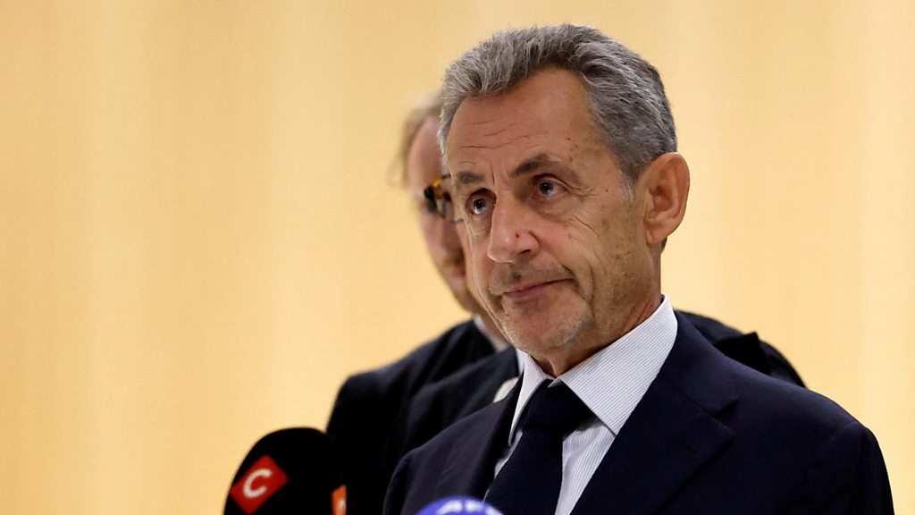 Nicolas Sarkozy va deveni primul fost șef de stat european care ajunge în spatele gratiilor - p0m523j7-1760345690.jpg