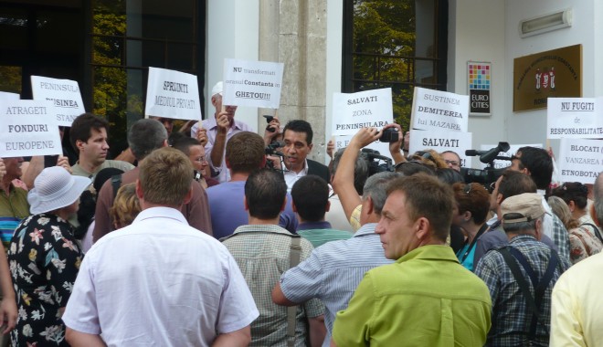 Chiru strânge semnături pentru demiterea primarului Constanței - p1010271-1314877993.jpg