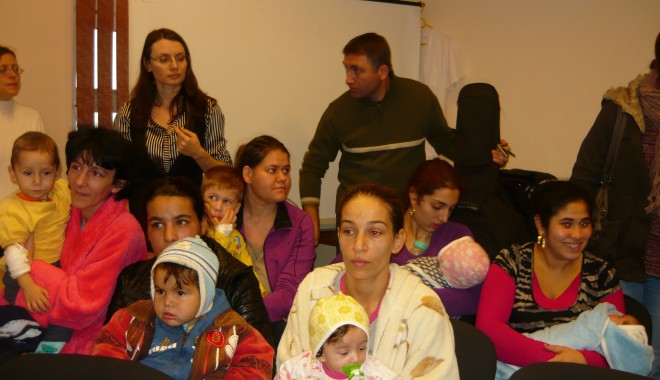 Moș Crăciun a venit la copiii internați în Spitalul Județean - p1070648-1355913211.jpg
