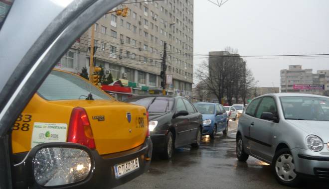 Atenție, șoferi! Trafic îngreunat pe strada Mircea cel Bătrân - p10707171417686620-1493034202.jpg
