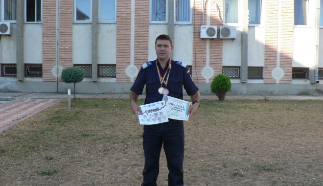 Jandarmii constănțeni medaliați cu bronz la Campionatul de Tenis al M.A.I. - p1380656-1315815604.jpg