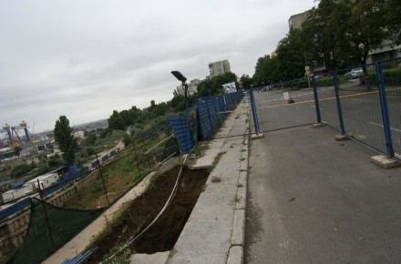 Strada Traian ar putea fi redată circulației la sfârșitul anului - p2stradatraian-1331637351.jpg