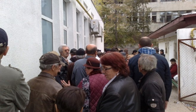 Constănțenii NU VOR PRIMI pachete de Paște - pachet1350597756-1366719931.jpg