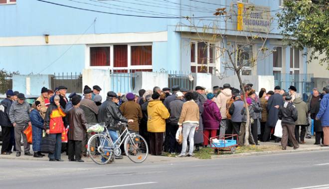 Programul de distribuție a pachetelor cu alimente, prelungit - pachete-1451490433.jpg