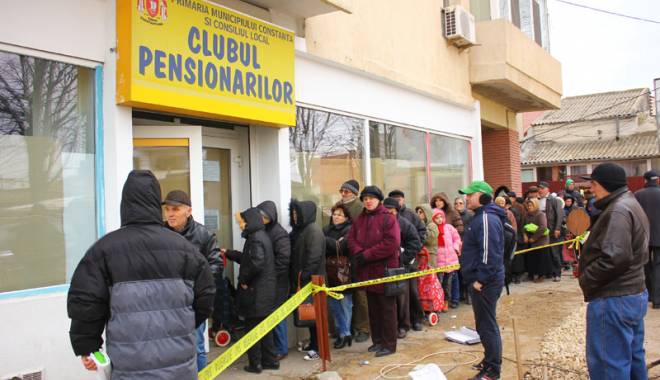 Primăria Constanța  a început  distribuția pachetelor pentru pensionari - pachetepensionari-1451224266.jpg