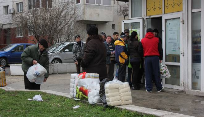 Începe distribuirea ajutoarelor de la Uniunea Europeană, la Constanța - pacheteprimarieue-1420712152.jpg