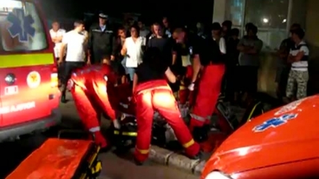 VIDEO / Un pacient a fost resuscitat în stradă, în fața spitalului închis - pacientstrada39695600-1313645487.jpg