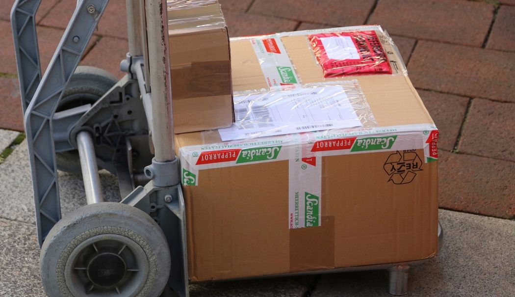 Tupeul unui curier din Constanța. Cum a reușit să fure peste 79.000 de lei - packet55039691280-1723813645.jpg