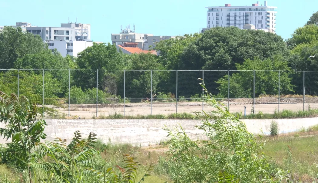 Foto - De la groapă la stadion. Au început cercetările arheologice pe amplasamentul arenei „Gheorghe Hagi”